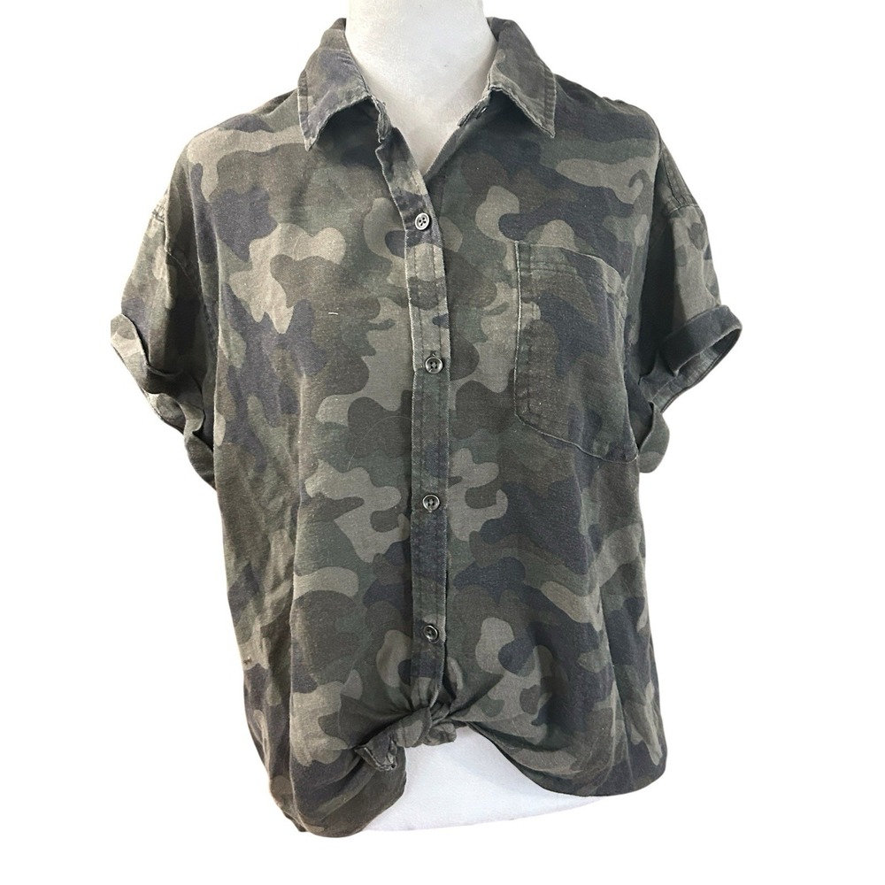 Vanilla Star Women's Camo Button-Down Shirt Size L Green Camouflage Short Sleeve